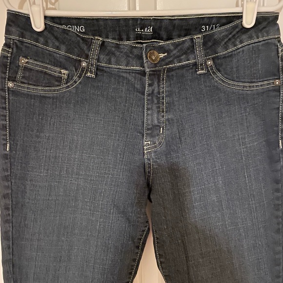 a.n.a new approach jeans. Size 31/12. Great condition no rips or stains - Picture 5 of 8